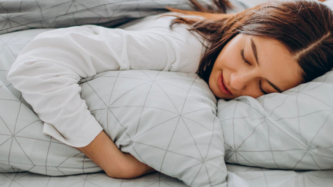 mujer_joven_descansando